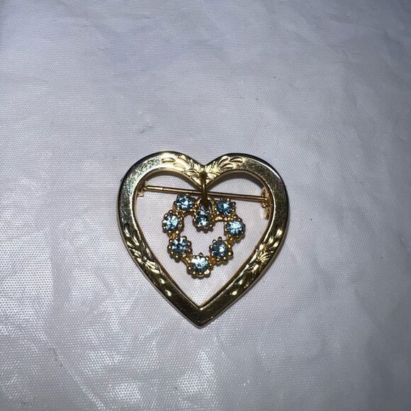 Vintage Aquamarine Dangle Heart Gold Tone Brooch - Picture 1 of 7